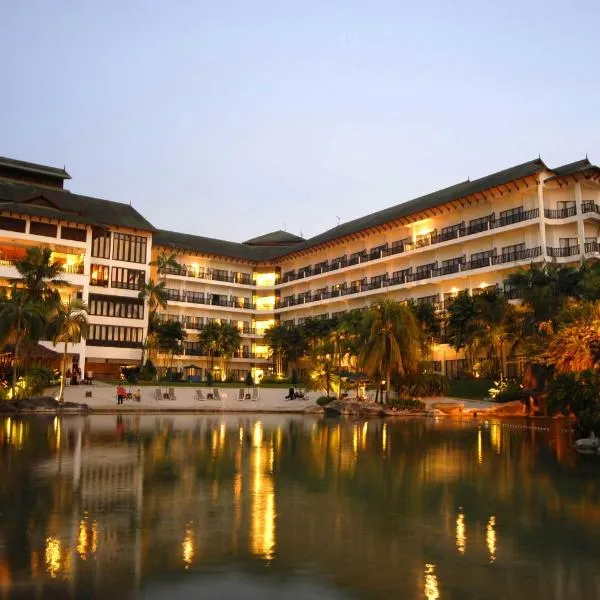 Mines Beach Resort Hotel，位于梳邦再也的酒店