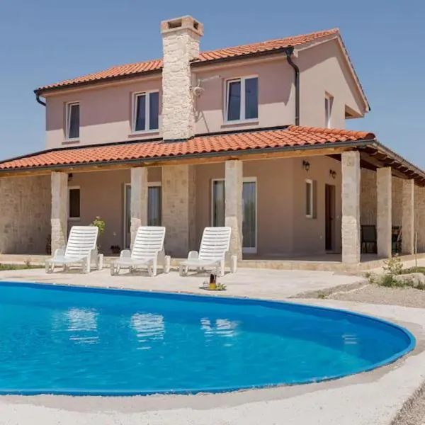 Casa di Marko-NEW MODERN RUSTIC HOUSE with pool AND SPACIOUS GARDEN!，位于普利拉卡的酒店