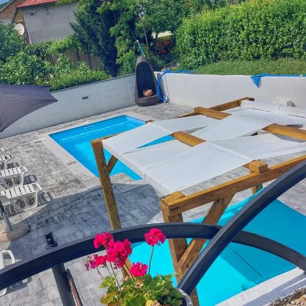 AS Apartments with swimming pool and a large yard，位于布里比尔的酒店