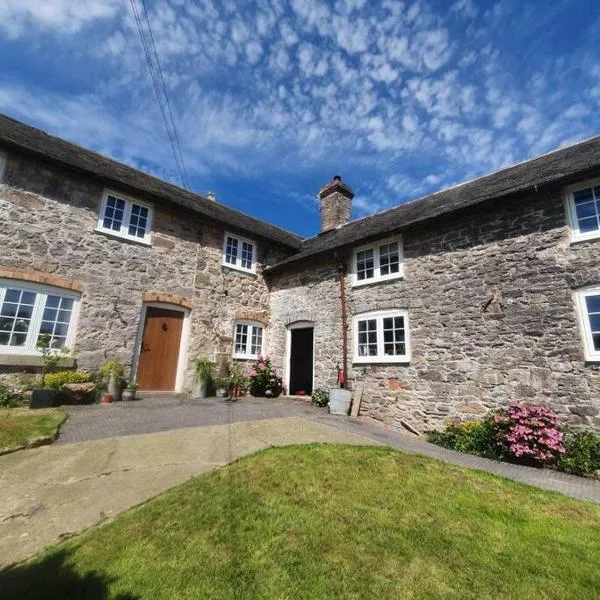 Farmhouse Cottage set in beautiful countryside，位于Llynclys的酒店