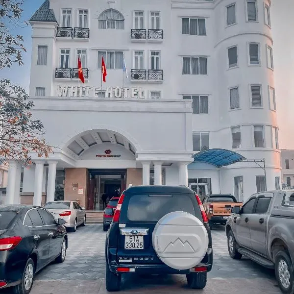 白色酒店，位于Thiên Niệm的酒店