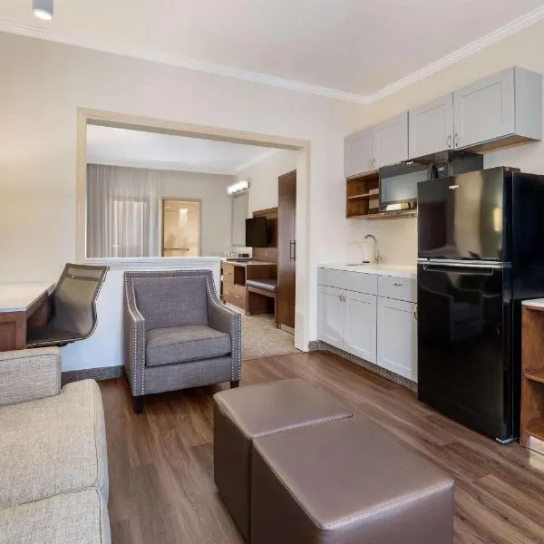 MainStay Suites Orange County John Wayne Airport，位于圣安娜的酒店