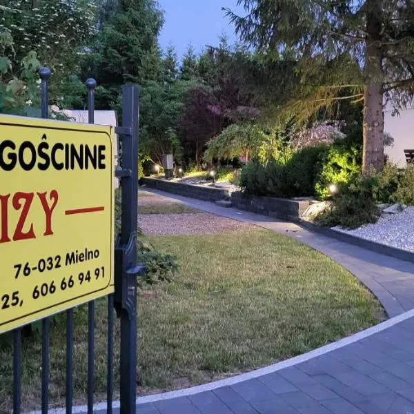 "U IZY" Pokoje gościnne i przyczepy campingowe，位于梅尔诺的酒店