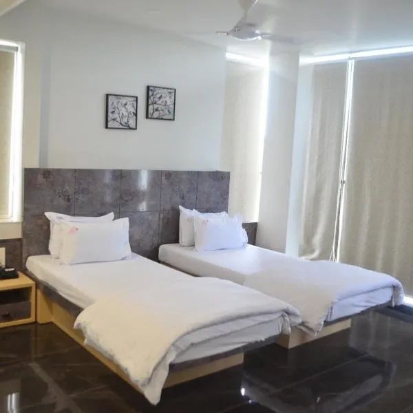 Hotel O2 Sangli，位于Miraj的酒店