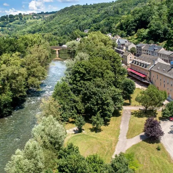 Logis Hôtel Restaurant Les 2 Rives - A75, en bordure de rivière，位于班纳萨克的酒店