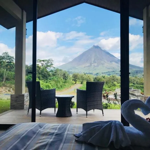 Arenal Roca Suites，位于El Castillo de la Fortuna的酒店