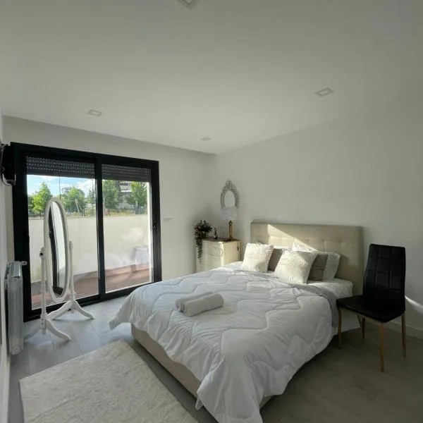 Quarto Privado em Alojamento Local perto do Rio Vez em Arcos de Valdevez，位于阿尔库什迪瓦尔德维什的酒店