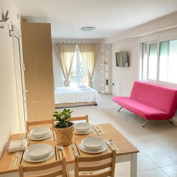 Seaside one-bedroom on Chalkis，位于Skroponeria的酒店