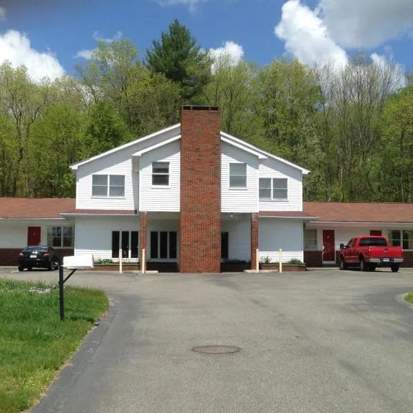 Economy Lodge 682 Main St Sturbridge，位于Wales的酒店