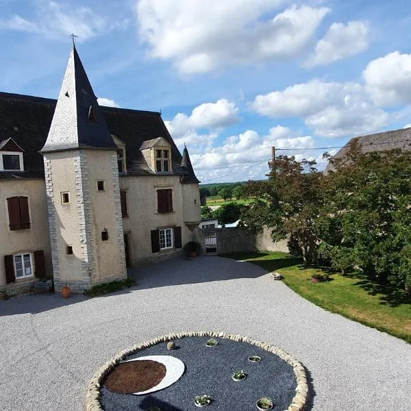 Gîte château d'Espalungue, piscine et SPA，位于Lichos的酒店