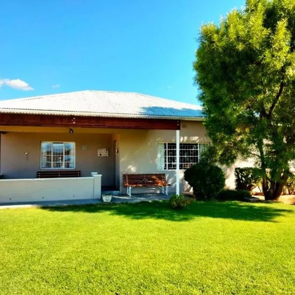 Sunnyside Farm Cottage, Oudtshoorn, South Africa，位于Buffelskloof的酒店