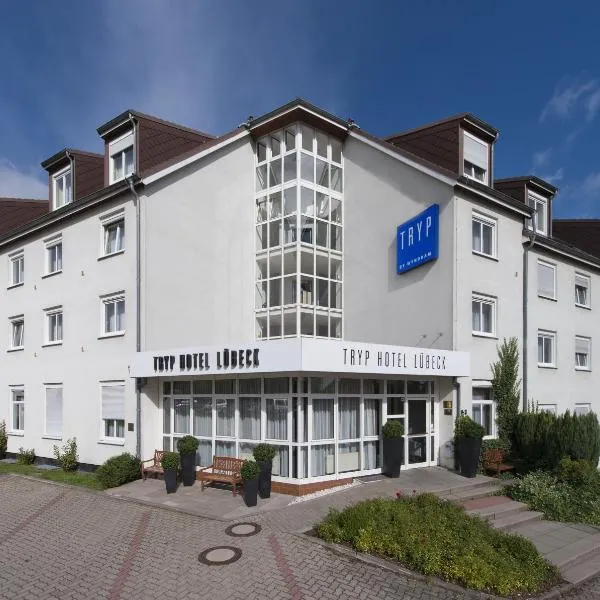 吕贝克海蓝宝石温德姆特里普酒店，位于巴特奥尔德斯洛的酒店