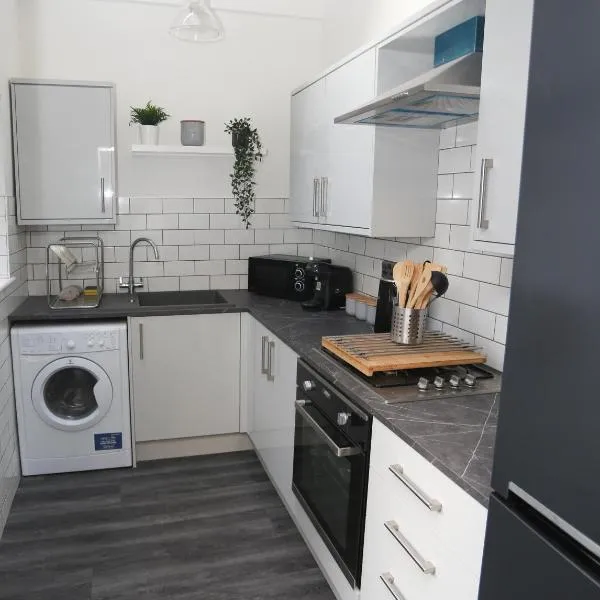 Cheerful 4-bedroom home in Sheffield，位于Walkley的酒店