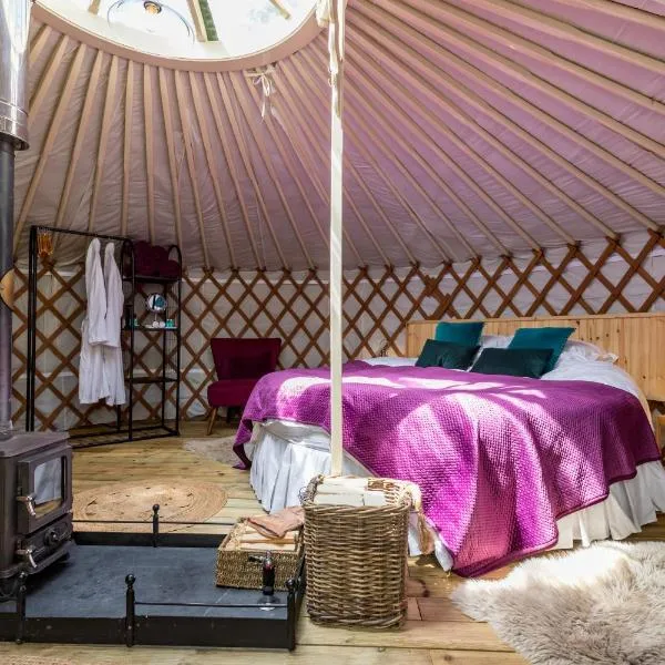 Luxury Yurt with Hot Tub - pre-heated for your arrival，位于哈廷顿的酒店