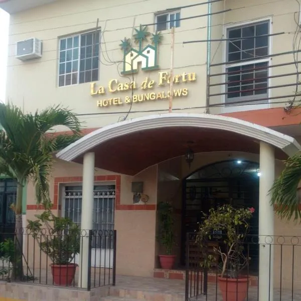 Hotel & Bungalows La Casa de Fortu，位于Aticama的酒店