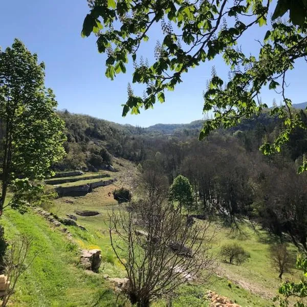Logement calme avec vue sur le Luberon，位于赛尼翁的酒店