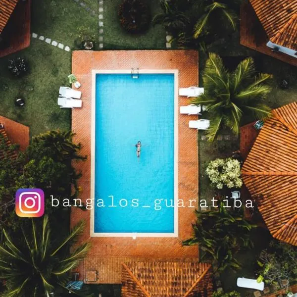 Bangalô 12 na praia de Guaratiba, Prado, ba，位于阿尔科巴萨的酒店
