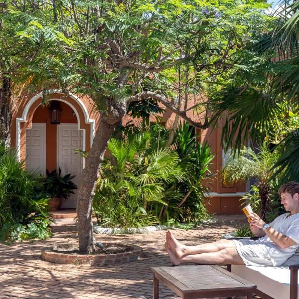 Hotel Madreselva - Grupo Califa，位于洛斯卡尼奥斯德梅卡的酒店