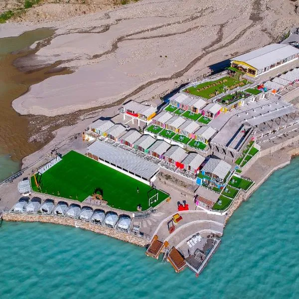 Luxus Hunza Attabad Lake Resort，位于Alīābād的酒店