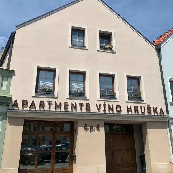 Apartmány VÍNO HRUŠKA Pardubice，位于帕尔杜比采的酒店