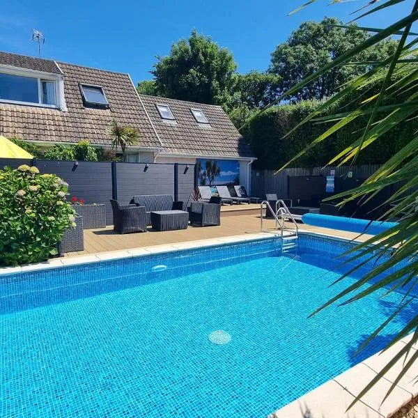 Beautiful apartment with private pool near Tenby，位于基尔格蒂的酒店