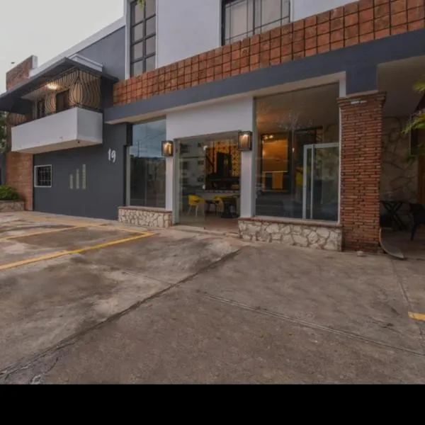 PH 19 Guesthouse Hotel in Gazcue，位于圣多明各的酒店