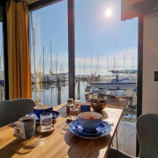 Hausboot Hilja，位于石勒苏益格的酒店