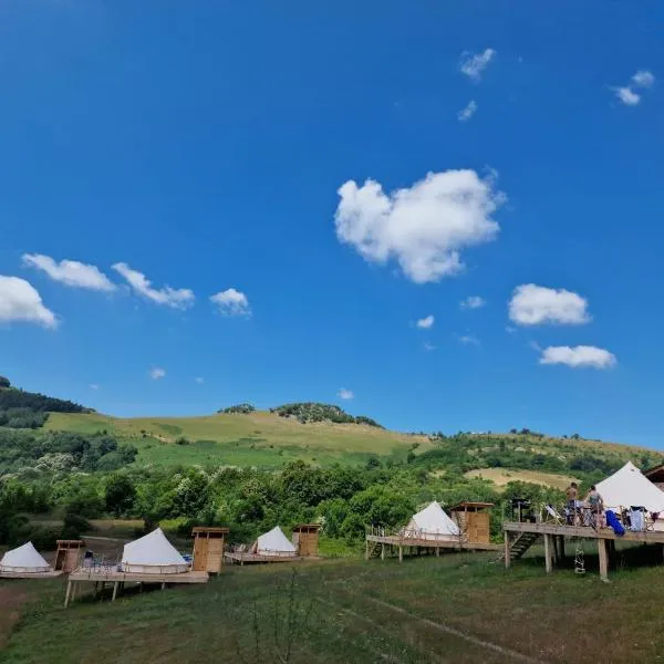 The Hunters Glamping，位于奥拉维察的酒店