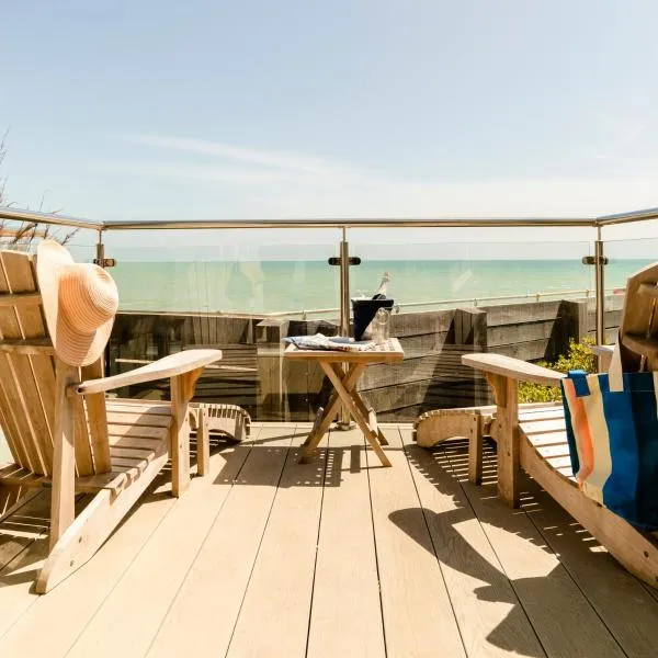 Beach Hut Suites，位于Middleton-on-Sea的酒店