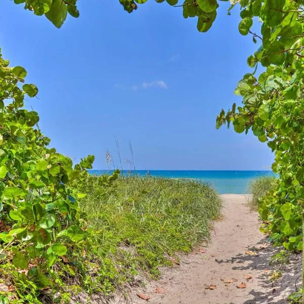 Ocean Access Jensen Beach Home Dock and Lanai!，位于詹森比奇的酒店