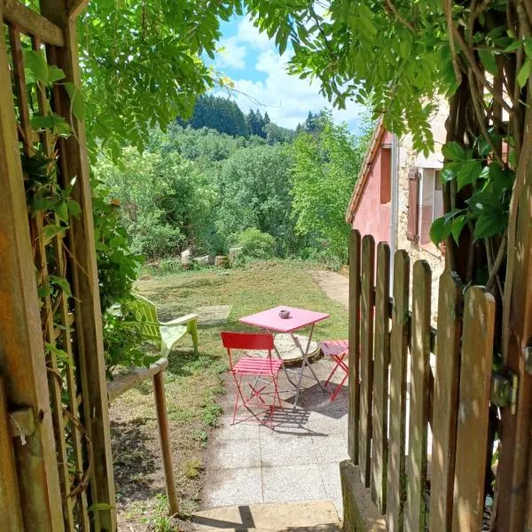 Gite un bout du sud，位于Châtel-Montagne的酒店