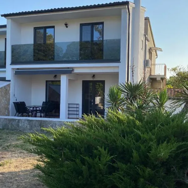 VILLA HOLIDAY，位于班约勒的酒店