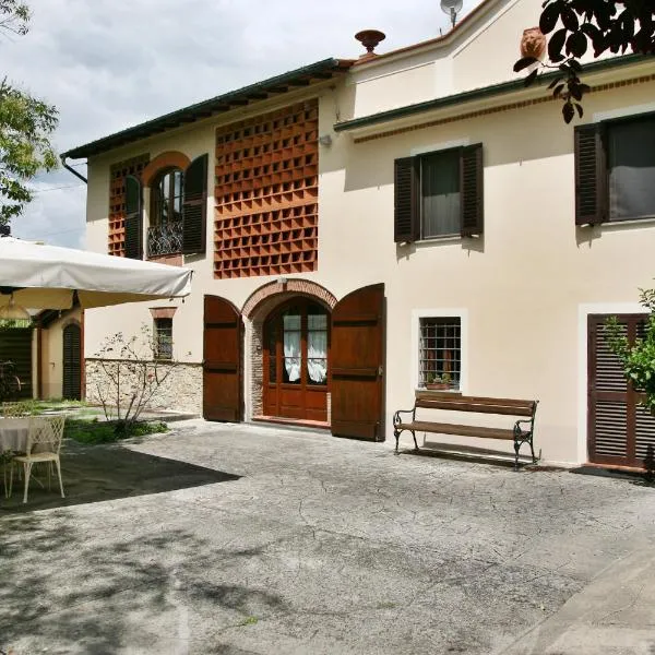 Villa Camilla - WIDE - EXCLUSIVE POOL，位于卢卡的酒店