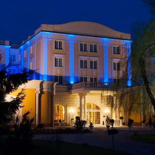 Hotel Windsor w Jachrance，位于Michałów的酒店