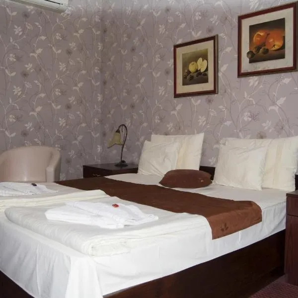 Guest House Prenoćište Piccolina，位于松博尔的酒店