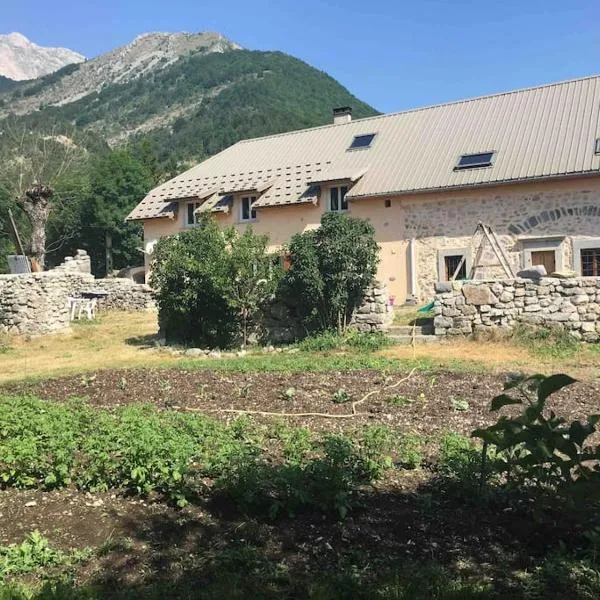 Très Grand Gîte équipé à la montagne，位于Le Glaizil的酒店