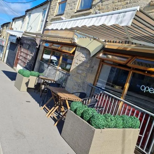 Apartment above Sweetharts bakery and coffeeshop in Blackhill, Durham，位于Shotley Bridge的酒店