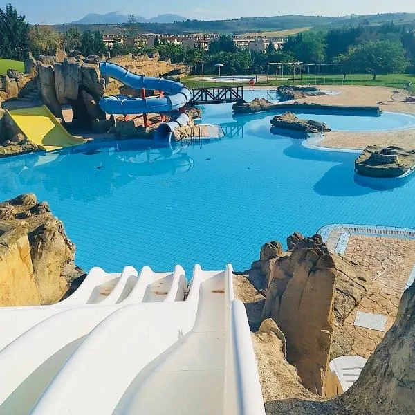 La Puerta de Viana, con desayuno, piscina y posibilidad Visita a bodega!，位于Arrúbal的酒店