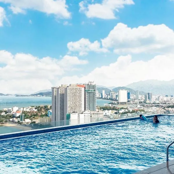 S Lux Apartment Scenia Bay Nha Trang，位于芽庄的酒店