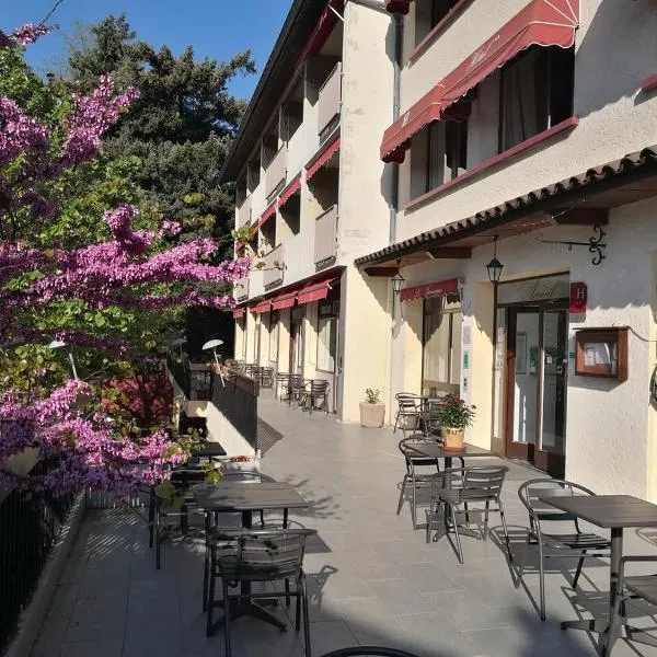 Logis Hôtel-Restaurant Le Tanargue，位于Dompnac的酒店