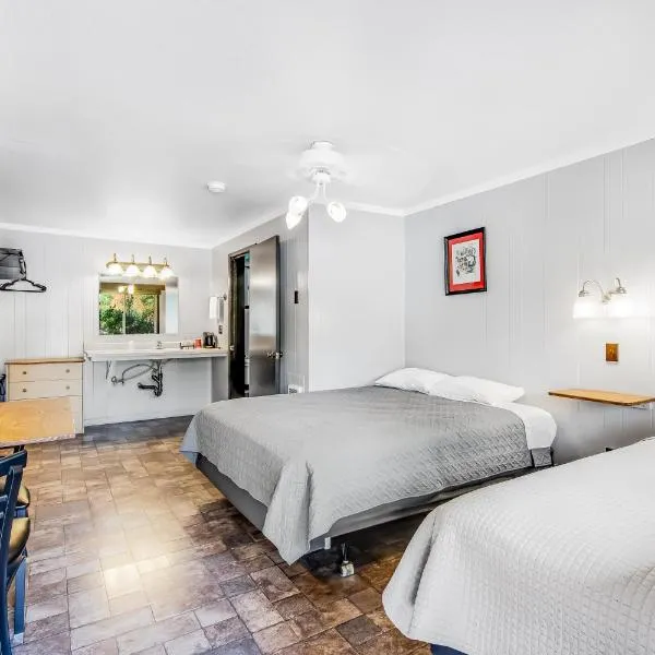 Mount Townsend Room 5 at Mount Walker Inn，位于Quilcene的酒店