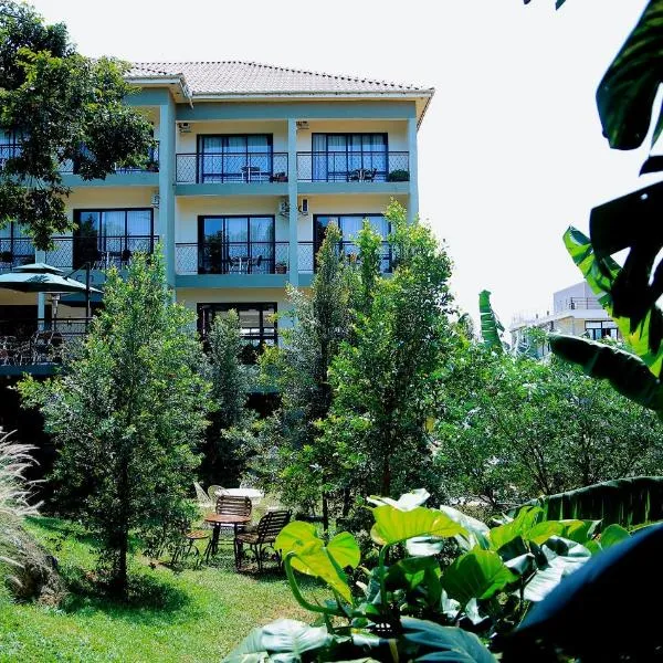 Greenyard Beach Hotel，位于Nakifulube的酒店