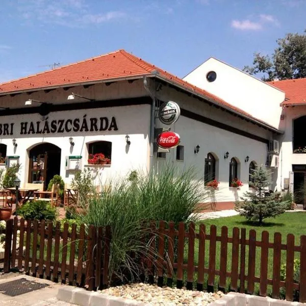 Sobri Halászcsárda és Panzió，位于Pörböly的酒店