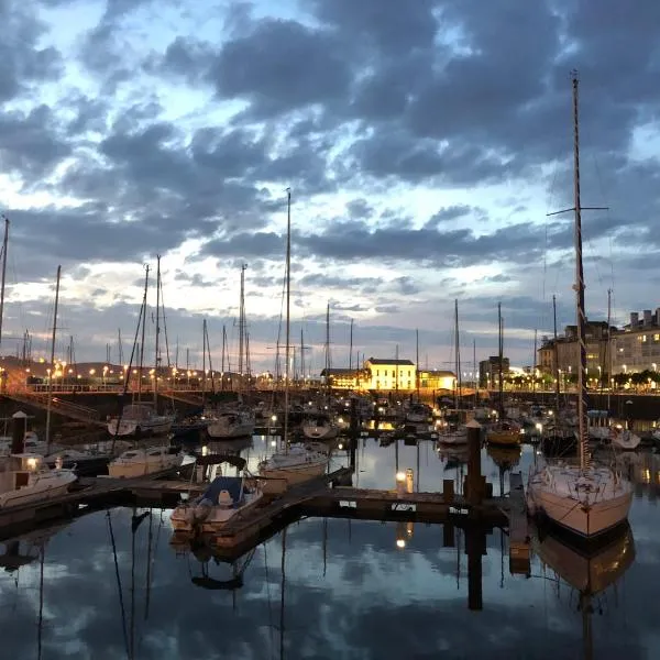 Alojamientos Muelle de Gijón，位于Bedriñana的酒店