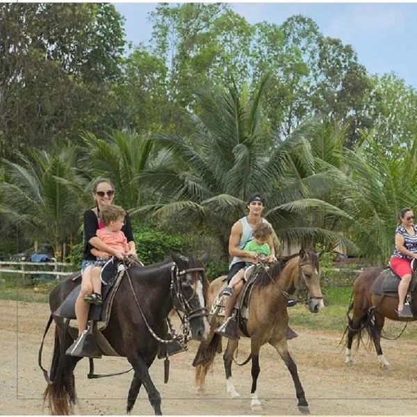 CAMPO y PLAYA OLON HACIENDAS，位于蒙塔尼塔的酒店