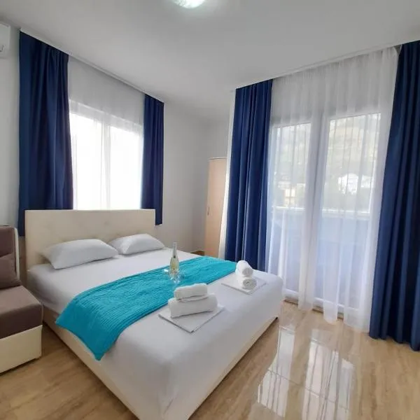 Black & White，位于苏托莫雷的酒店