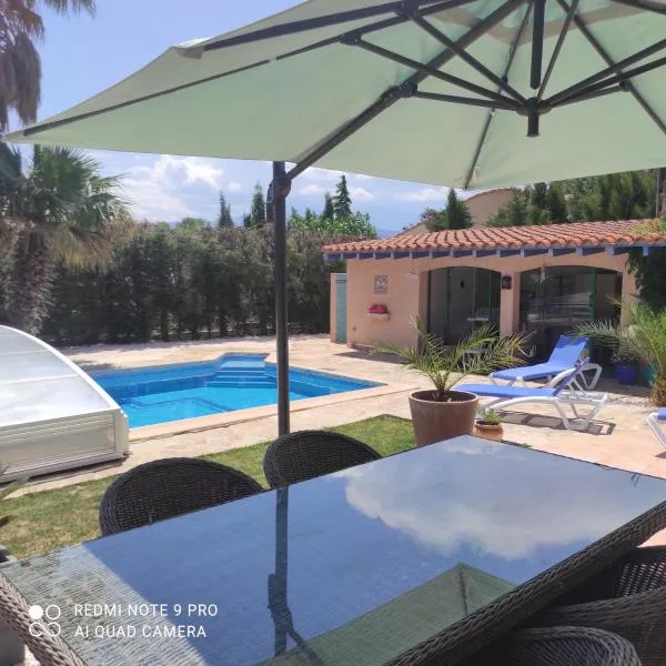 Villa Casaleno gite Le Loriot avec wi-fi，位于Millas的酒店