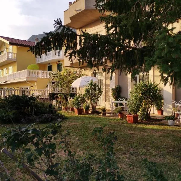 Apartments Sretna，位于格拉达茨的酒店