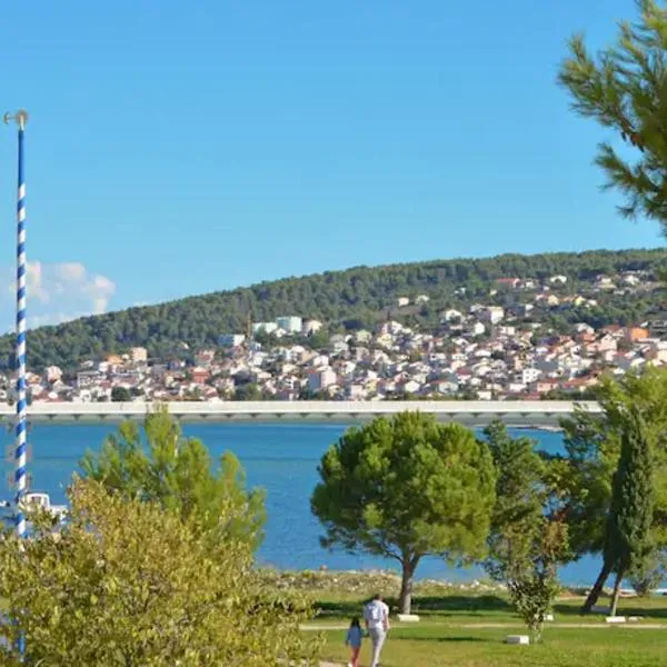Lux Trogir，位于特罗吉尔的酒店
