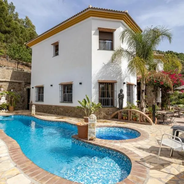 Villa Malaga con Jacuzzi Piscina vallada Barbacoa By AndaraHolidays，位于赛阿隆加的酒店